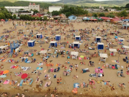 Sezonul estival pe "Litoralul Vestului" se deschide duminică oficial, cu petreceri pe plajă