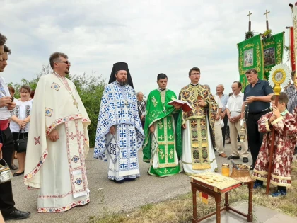 Sfânta Liturghie şi sfinţirea holdelor în satele arădene Firiteaz şi Fiscut