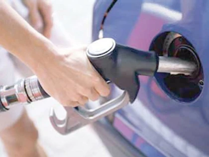 Sfârșitul de an aduce vești proaste pentru șoferi. Se scumpesc carburanții!
