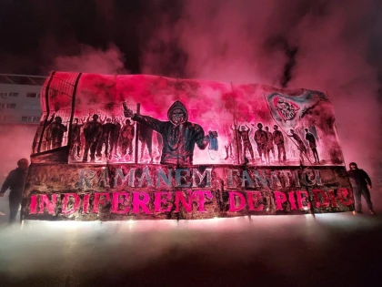 Show pirotehnic al suporterilor utişti: "Rămânem fanatici indiferent de piedici"