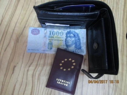 Şi-a uitat portofelul în magazinul Profi din Boul Roşu