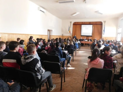 Siguranța școlară, subiectul unei activități preventiv-educative derulată la Școala Gimnazială din Șeitin