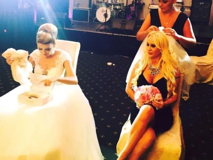 SIMONA TRASCA SE MARITA? A PRINS BUCHETUL LA NUNTA SURORII DENISEI BITA