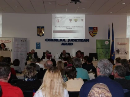 SIMPOZION PE TEMA BOLII PARKINSON, ORGANIZAT LA CONSILIUL JUDETEAN ARAD