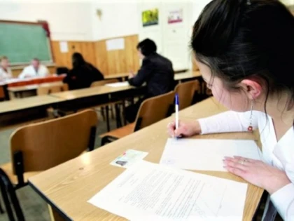Simularea Evaluării Naţionale: Elevii au susținut proba scrisă la Limba şi literatura maternă