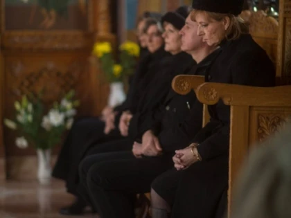 Slujbă arhierească în prezența Familiei Regale, la Săvârșin