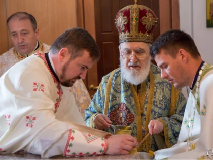 Slujire Arhierească şi binecuvântare de lucrări în Parohia Cruceni