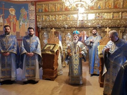 Slujire Arhierească şi hirotonie la Schitul de maici din Bodrogu Vechi