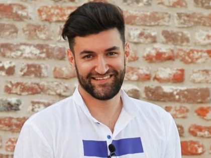 SMILEY ARE O RELAȚIE SECRETĂ CU O CÂNTĂREAȚĂ