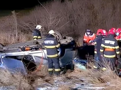 Șofer din Caransebeș, mort după ce a intrat cu 200 km/h într-un sens giratoriu