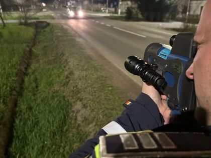 Șofer prins cu 122 km/h în Covăsânţ. A rămas patru luni fără permis