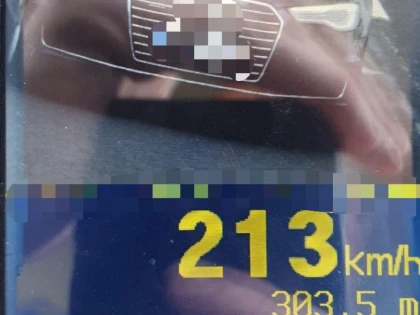 Șofer prins cu 213 km/h, pe autostrada Arad-Nădlac. A rămas patru luni fără permis