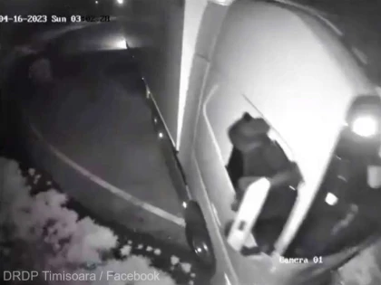 Şoferul căutat după ce a furat o cameră de supraveghere de pe DN7 a mers la autorităţi să recunoască