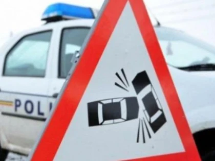 Șoferul unei ambulanțe a fost rănit la Șiria, în urma unui accident