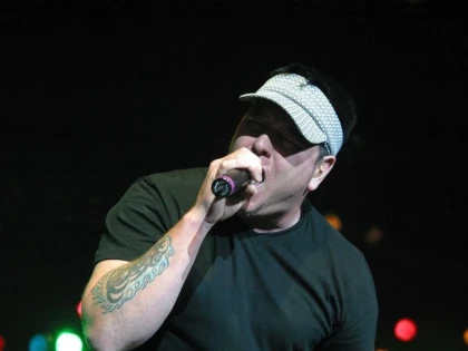 Solistul trupei Smash Mouth se retrage