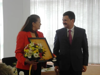 SOPRANA FELICIA FILIP A PRIMIT DISTINCTIA DE ONOARE A JUDETULUI ARAD