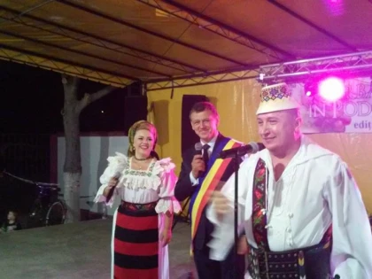 Soţii Rednic şi CRBL au încins atmosfera la Festivalul Vinului de la Păuliş (FOTO)