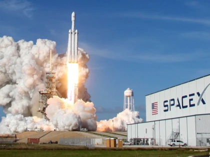 SpaceX vrea să ducă primii turiști în spațiu spre finalul acestui an