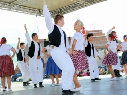 SPECTACOL ARTISTIC DE GALA LA FESTIVALUL MINORITATILOR NATIONALE DE LA ARAD