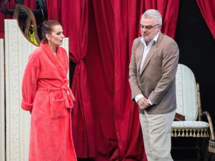 SPECTACOLELE DE LA TEATRUL DE VARA ETHOS AU CULES APRECIEREA PUBLICULUI ARADEAN
