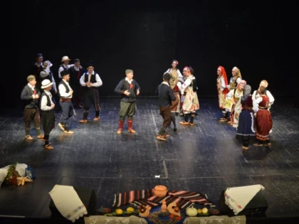 Spectacolul Ansamblului “Kolo” a încheiat Zilele Culturii Sârbe la Arad
