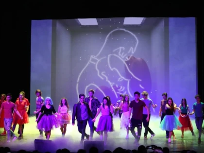 Spectacolul-fenomen „Dacă noi ne iubim” vine la Arad