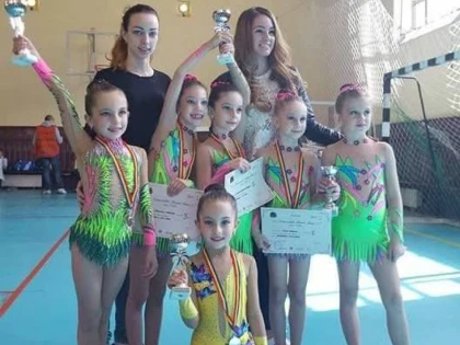 SPORTIVELE ARĂDENE S-AU REMARCAT PE COVORUL RITMICII