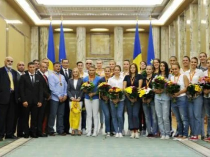 SPORTIVI ROMANI CU REZULTATE DEOSEBITE, PREMIATI LA GUVERN