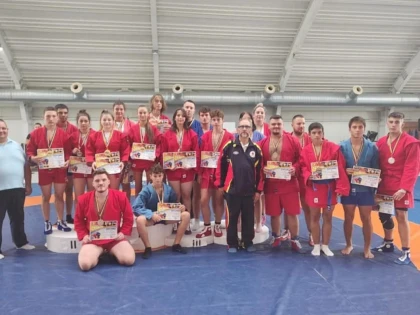 Sportivii arădeni au făcut furori la „Naționalele” de sambo, cu 25 de medalii cucerite!