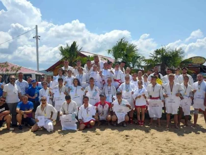 Sportivii combinatei Arad - Ghioroc au urcat pe podiumul naţional de sambo pe plajă (FOTO)