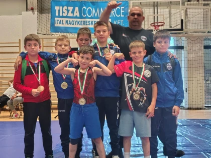 Sportivii de la CSS „Gloria” Arad au câștigat cinci medalii la un turneu internațional de lupte din Ungaria