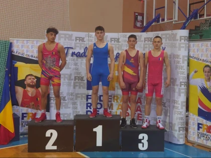 Sportivii Gloriei Arad au cucerit noi medalii în weekend, la lupte greco-romane și kaiac-canoe