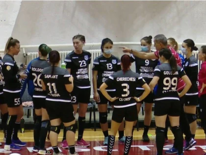 Spulberate de Gloria Buzău, handbalistele Crişului rămân la cota zero în Liga Florilor