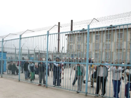 Stand-up comedy pentru deţinuţii din Penitenciarul Arad