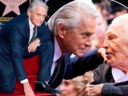 Stea pentru Michael Douglas, alături de a tatălui său, Kirk Douglas, pe Walk of Fame