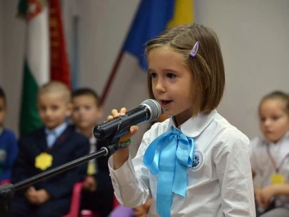 STEAGUL UNGARIEI, ARBORAT LA DESCHIDEREA ANULUI SCOLAR LA CSIKY GERGELY