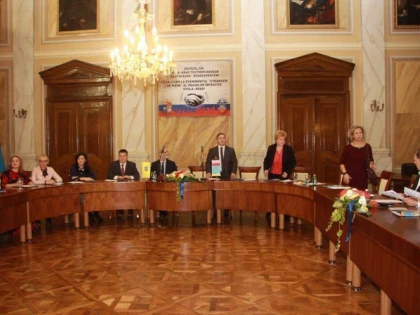 ”Strângeri de mâini”, în pragul aniversării a 25 de ani de înfrățire a orașelor Arad și Gyula