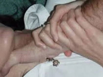Strânsă de gât și amenințată cu cuțitul, chiar de Ziua Femeii. Polițiștii au emis un ordin de protecție provizoriu