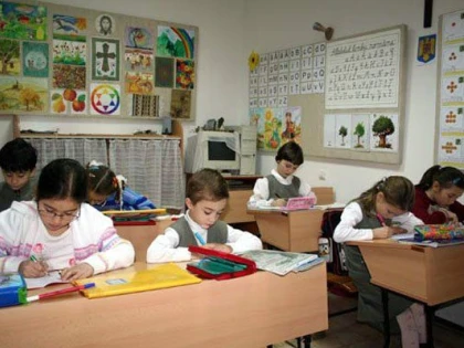 STRUCTURA ANULUI SCOLAR 2014-2015: CATE ZILE DE CURSURI SI VACANTA VOR AVEA ELEVII