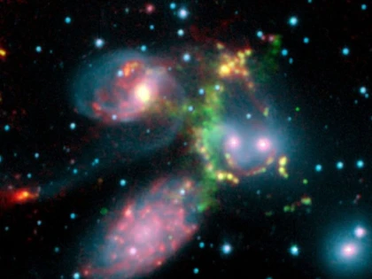 STRUCTURI COSMICE GIGANTICE AU FOST DESCOPERITE DE ASTRONOMII AMERICANI
