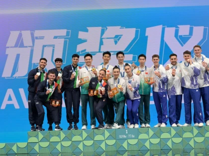 „Studenții” arădeni Vlăduț Popa și Darius Branda sunt medaliați mondiali la gimnastică aerobică!