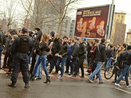STUDENTII BUCURESTENI AU PROTESTAT FATA DE LEGEA ANTIFUMAT