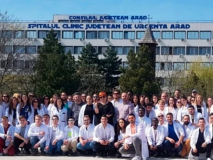 Studenţii medicinişti de la UVVG Arad s-au oferit voluntari în lupta pentru combaterea coronavirusului