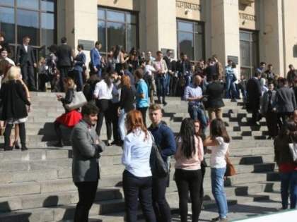 Studenţii se alătură protestului profesorilor din 8 septembrie, în prima zi de școală