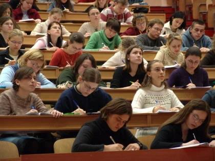 Studenții vor primi burse mai mari. Unii pot câștiga chiar și 1.000 de euro