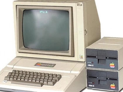 SUA: 45 de ani de la punerea în vânzare a calculatorului personal Apple II