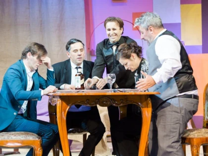 Super comedia „Colivia nebunelor” – pe scena Teatrului Clasic „Ioan Slavici” Arad