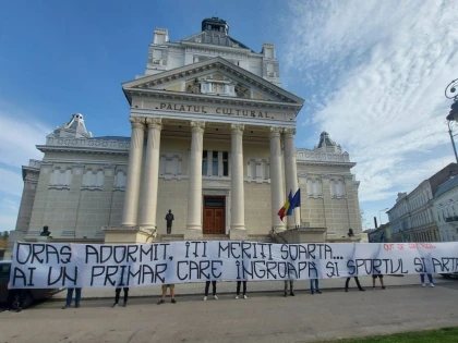 Suporterii UTA-ei îi sprijină „până la moarte" pe artiștii Filarmonicii! Valorile Aradului nu au voie să fie distruse