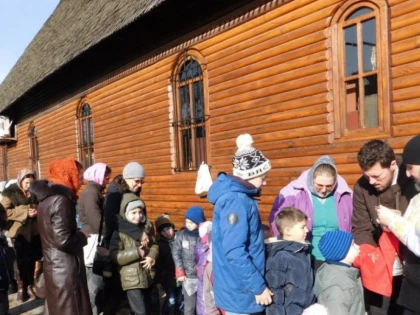 SUTE DE COPII SI TINERI AU FOST IMPARTASITI IN CADRUL PROIECTULUI „GUSTATI SI VEDETI CE BUN ESTE DOMNUL“