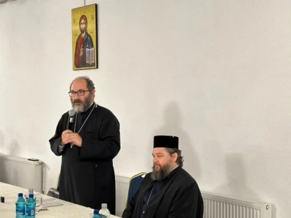 Sute de credincioși au participat la conferința Părintelui Constantin Necula, la Semlac